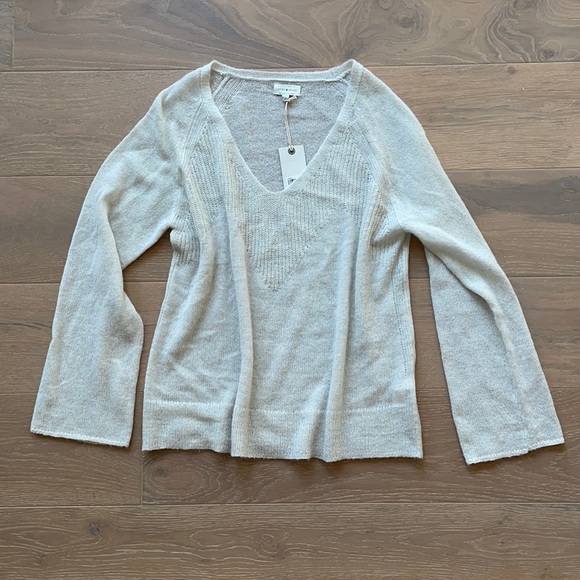 Off White Sweater - Picture 1 of 5